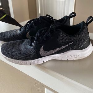 Womens nike tennis shoes